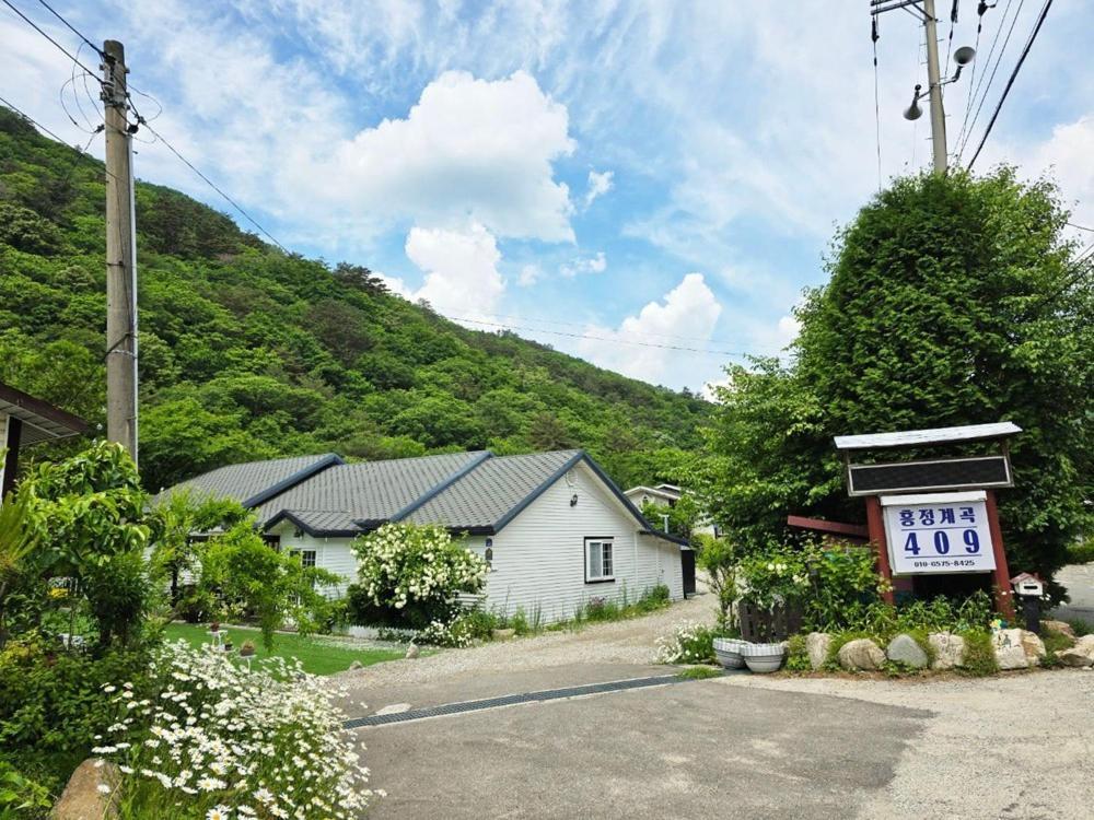 Pyeongchang Heungjeong Valley 409 Pension Exterior photo